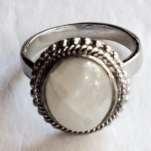Karis‎ Silver Look Ring Milky Stone Look Size 7